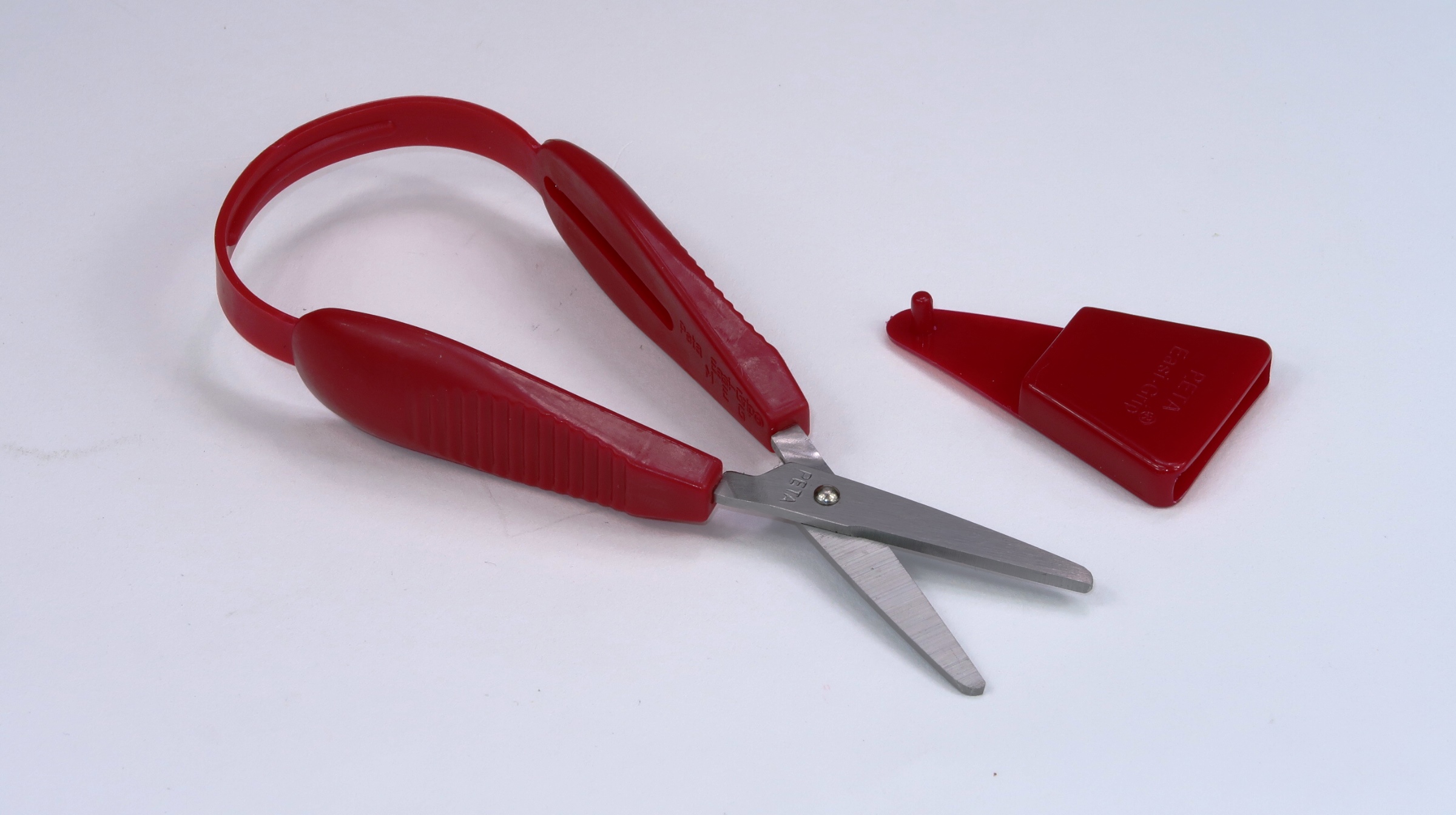 Petits ciseaux d'enfants Easi-Grip® à ouverture automatique avec bouts arrondis 30 mm rouge -- MEG-1