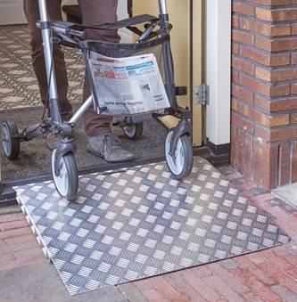 Drempelplaat aluminium - tot 150 kg - 78 x 54 cm - voor drempels 5-15 cm