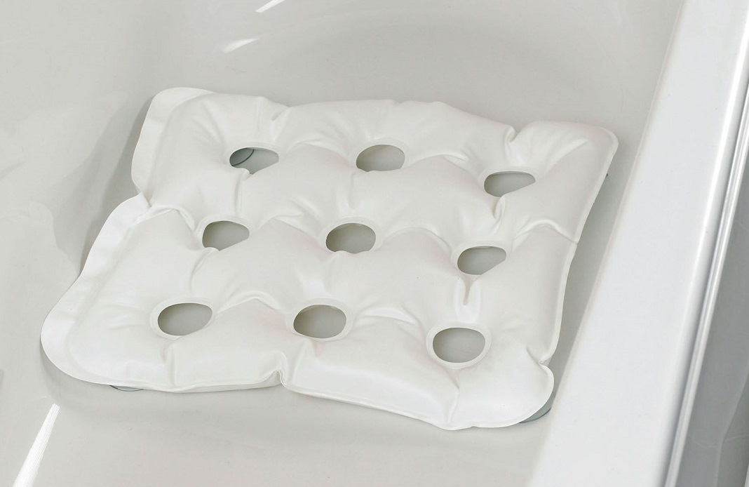 Opblaasbaar bad-zitkussen met zuignappen 45,5 x 45,5 cm - wit -- AA1814