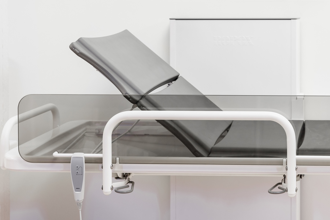 Back support pour table de soins/lit de douche Ropox Hudson, élec.30-100cm avec L146cm -- 40-25031
