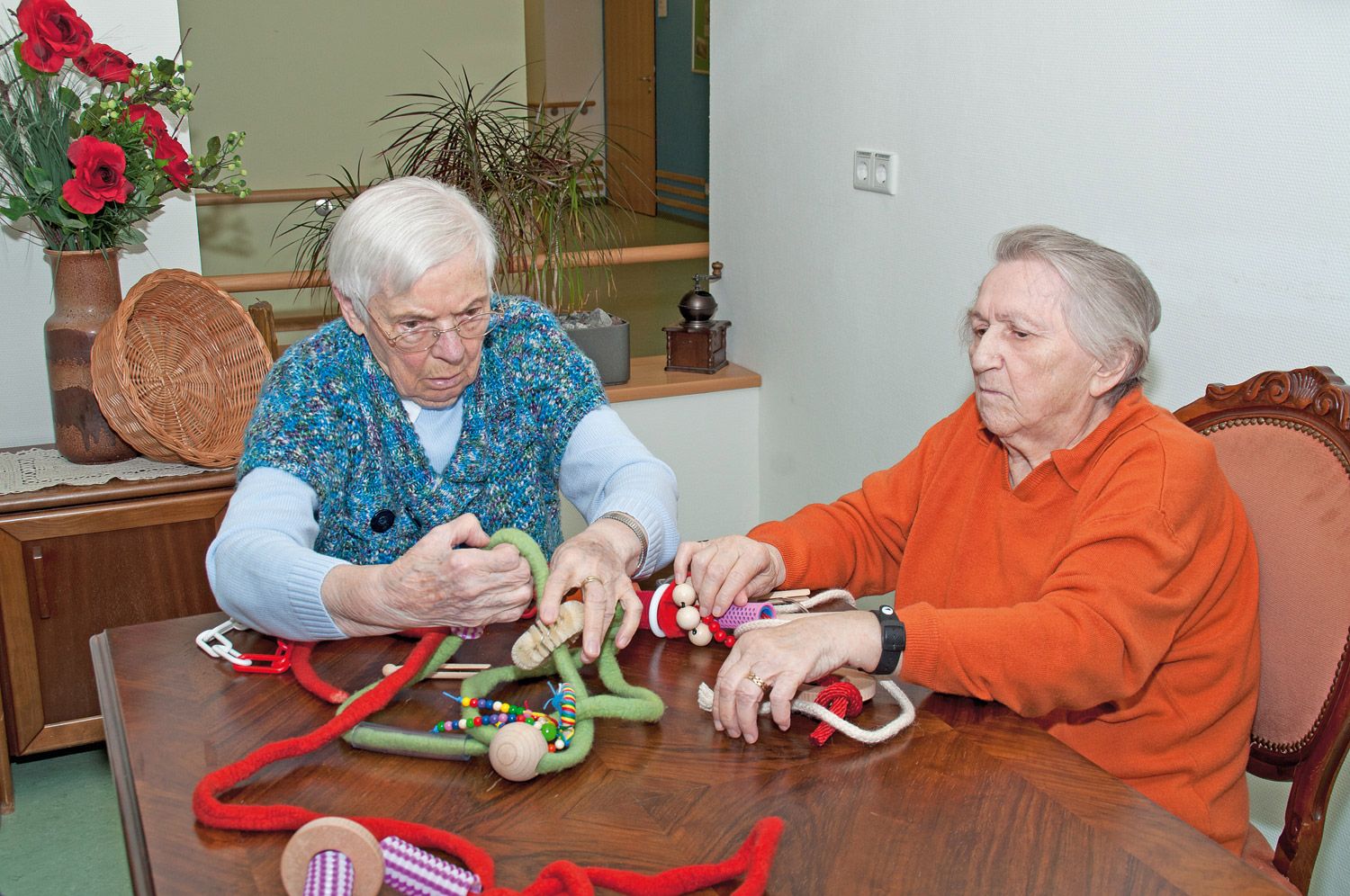 Panier avec matériaux divers pour toucher (38) 38 pièces -- 103698