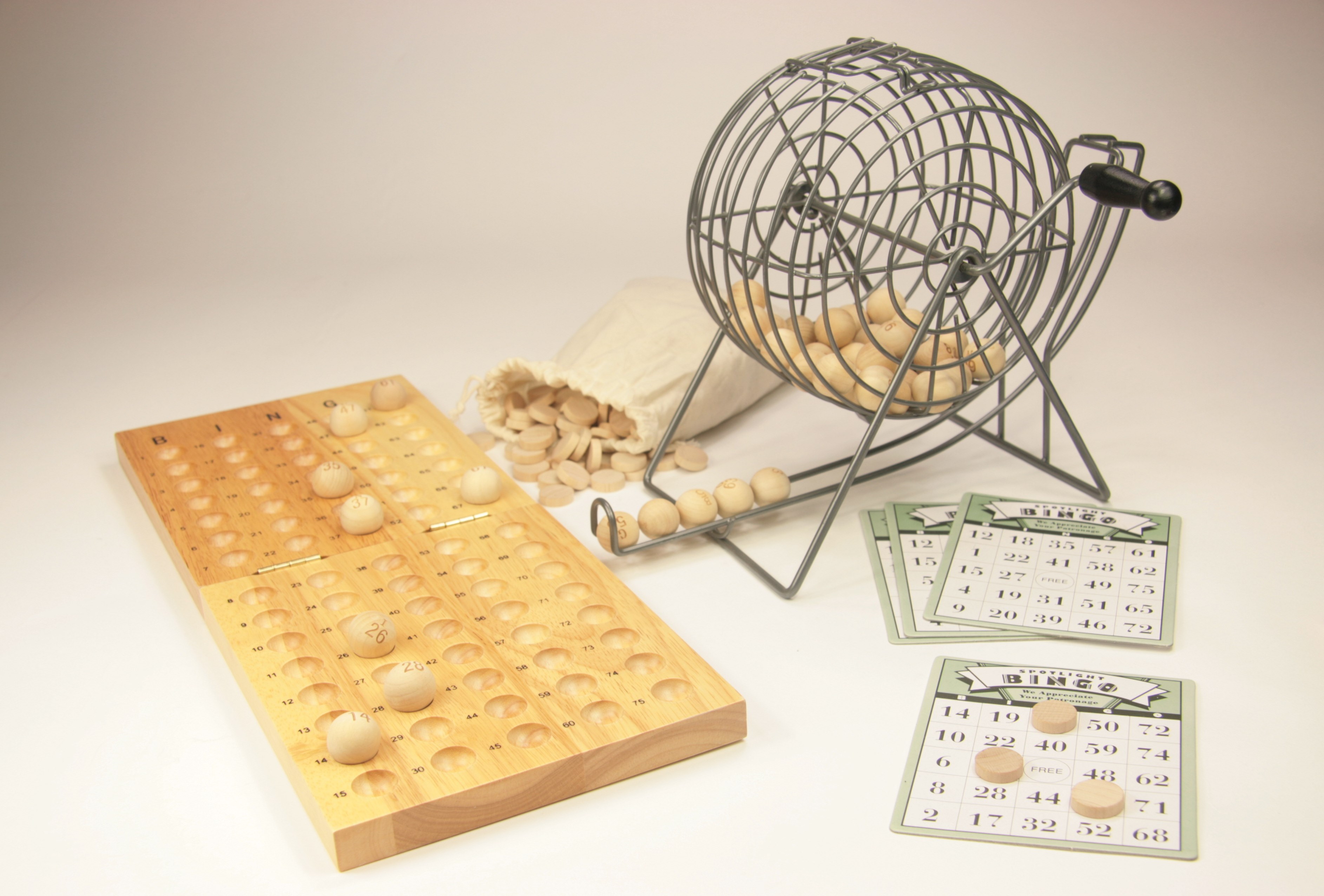 Bingo-set : moulin, cartes, balles et tableau en bois set complet -- 1831